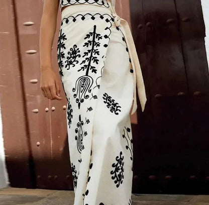 Estampado Chic de Top y Falda