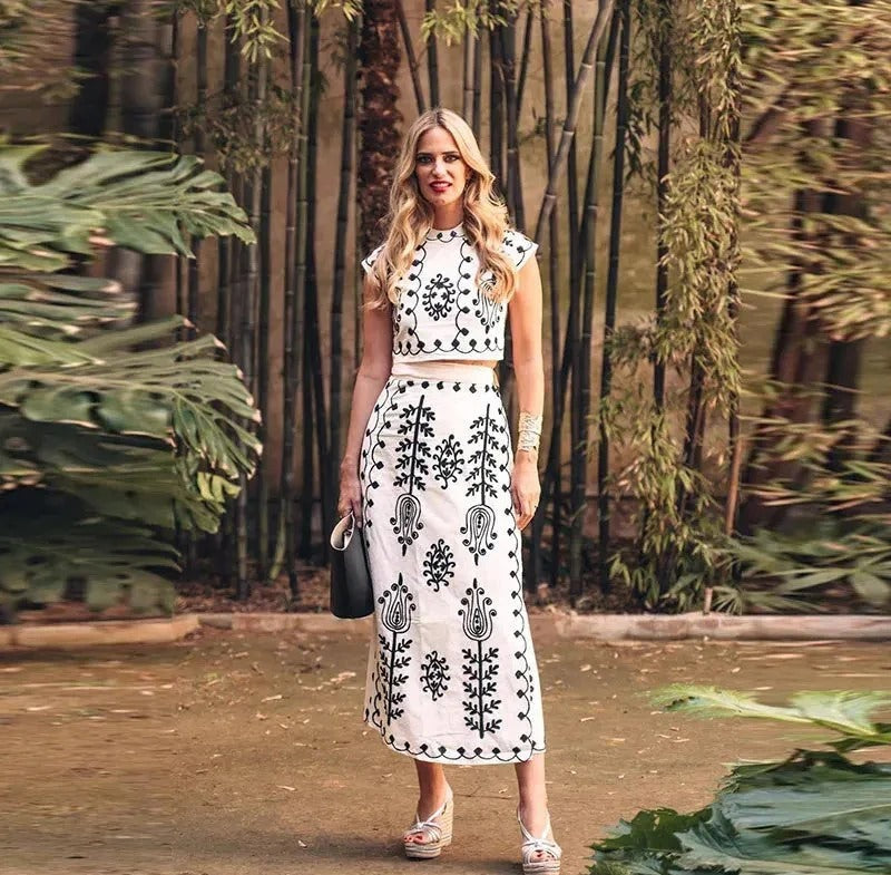 Estampado Chic de Top y Falda